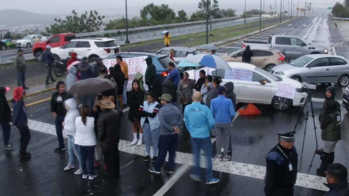 poblanos protestan en Periférico 